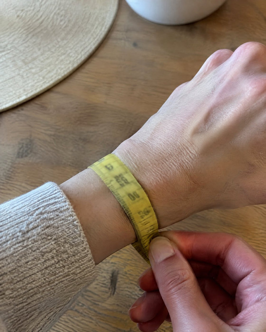 Measuring a wrist with a tape measure