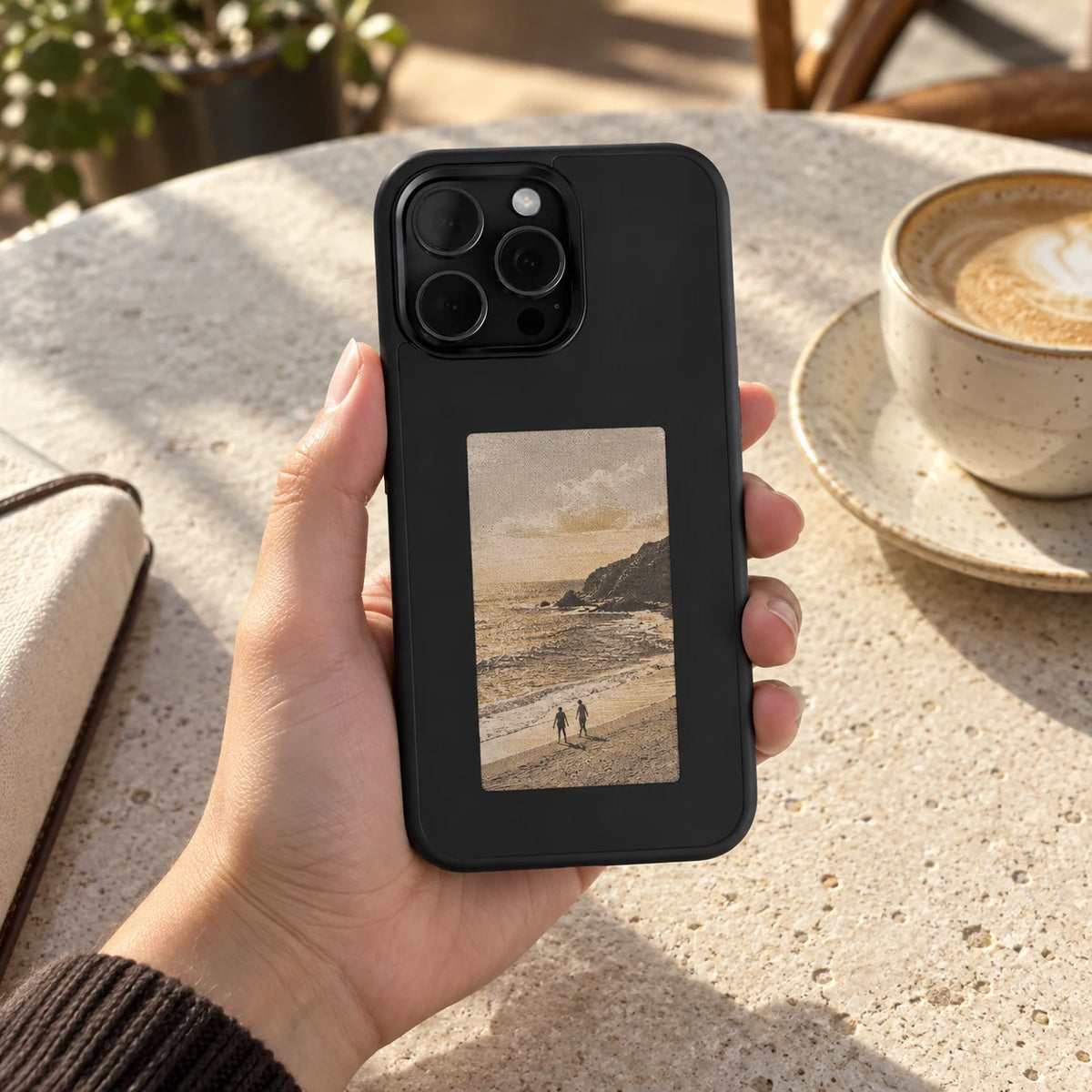Reframe e-ink phone case in everyday use