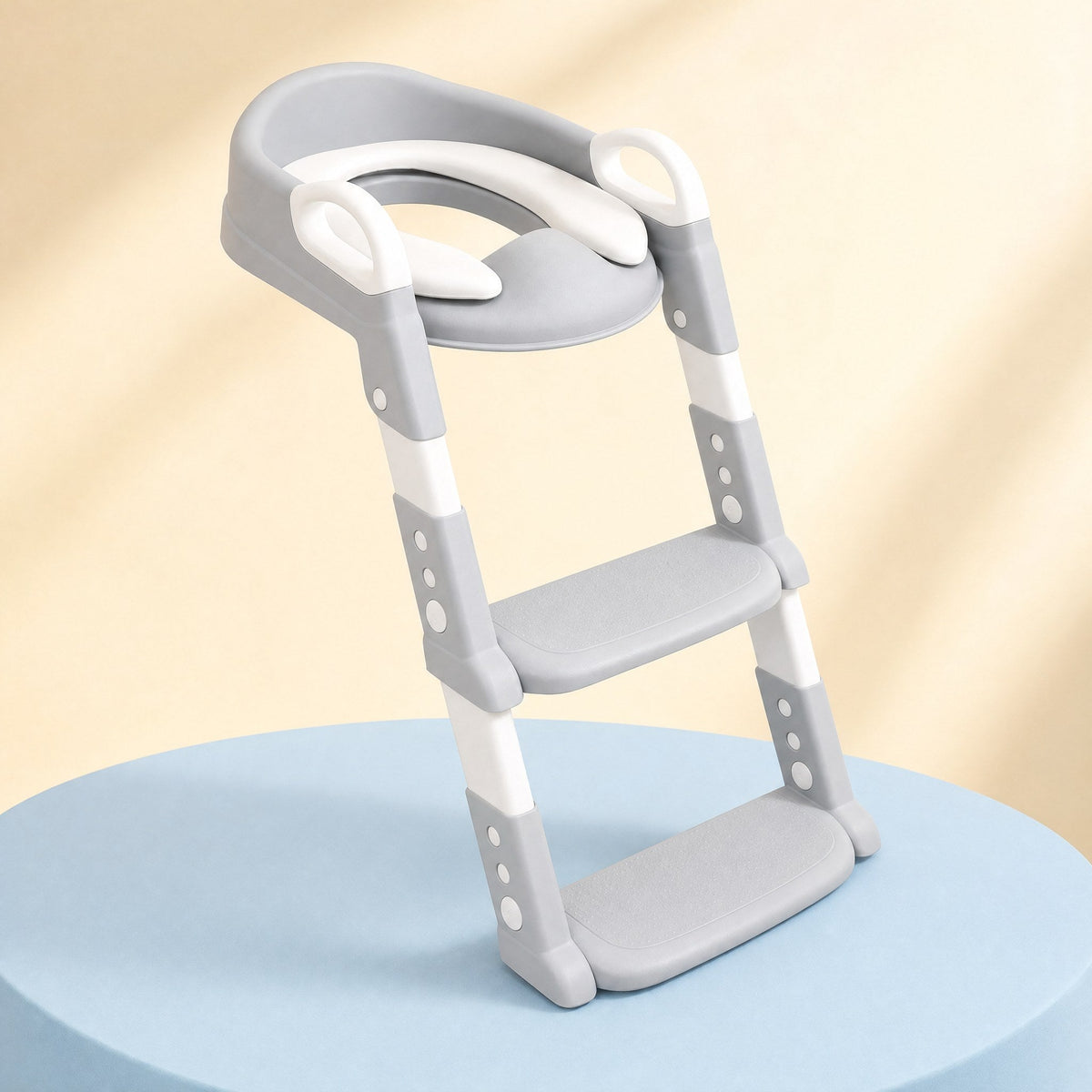 Step-up ladder seat in Cloud Grey